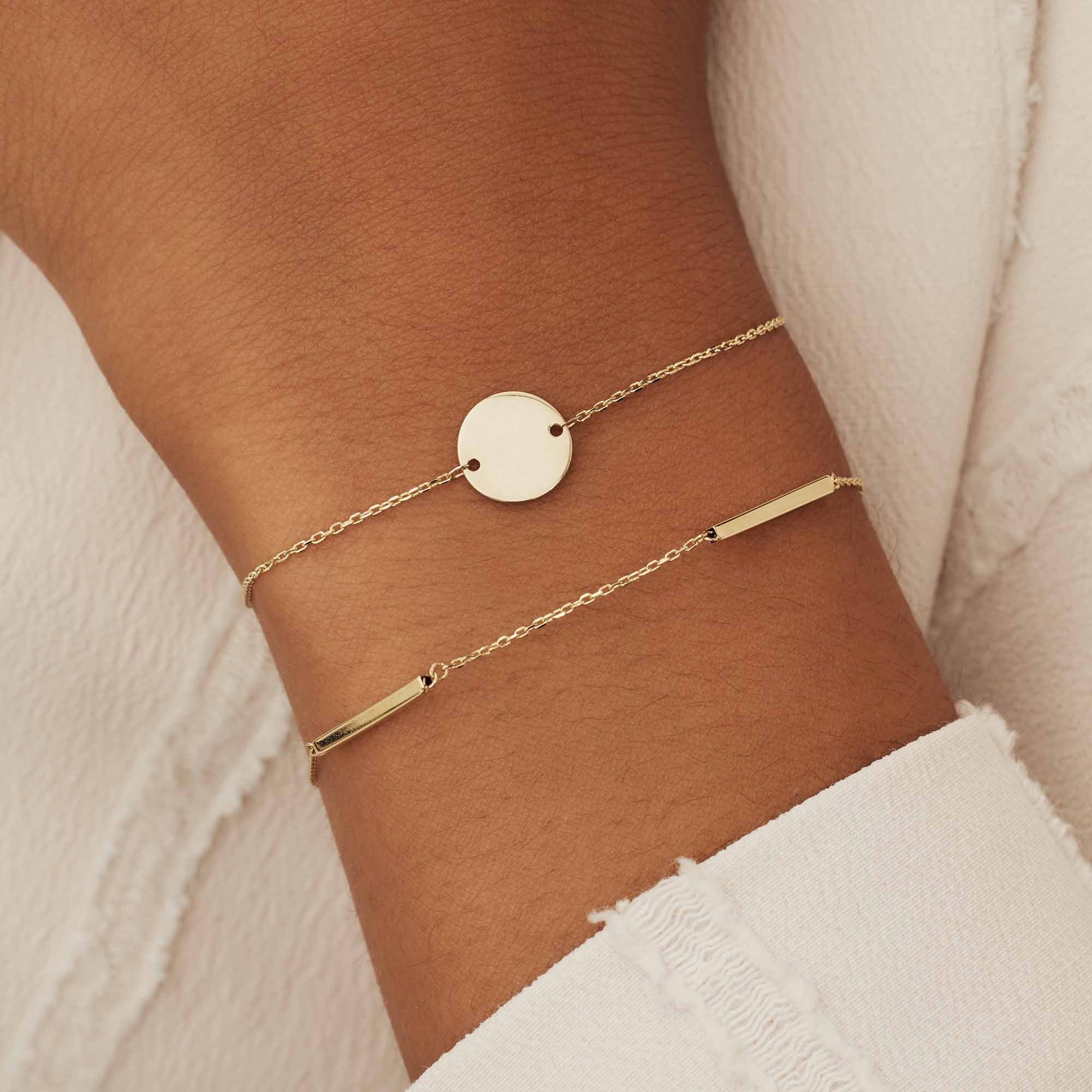 Le Marais Jeanne 14 karat gold bracelet with coin - Image 2