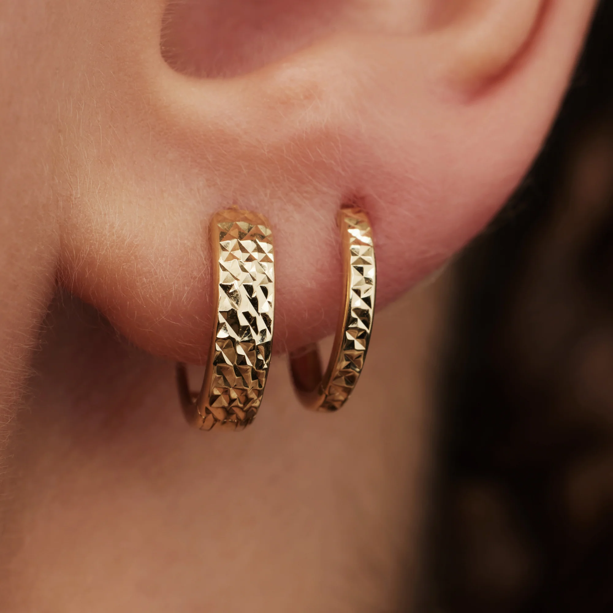 Rivoli Laura 14 karat gold hoop earrings with diamond cut - Image 2