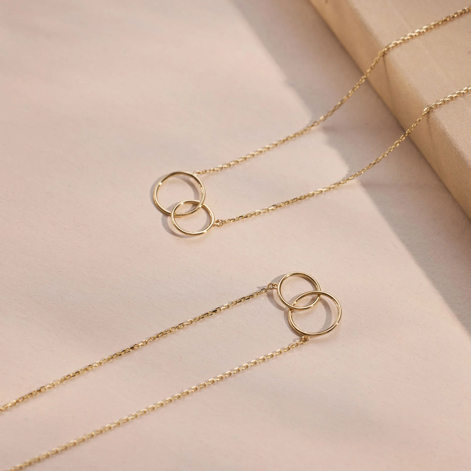 Le Marais Loulou 14 karat gold necklace with two rings - Image 5
