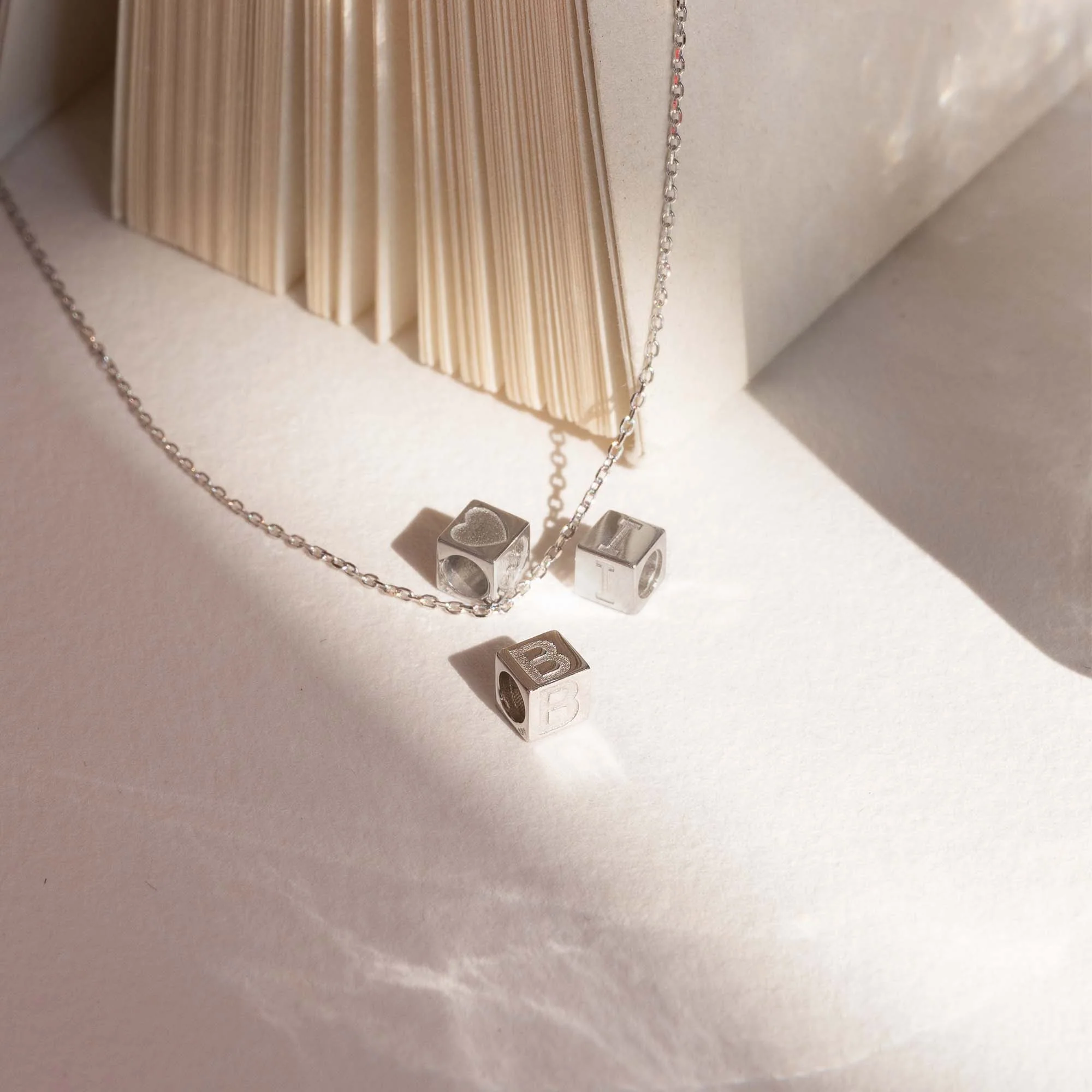 Saint Germain Nicole 14 karat white gold necklace - Image 6