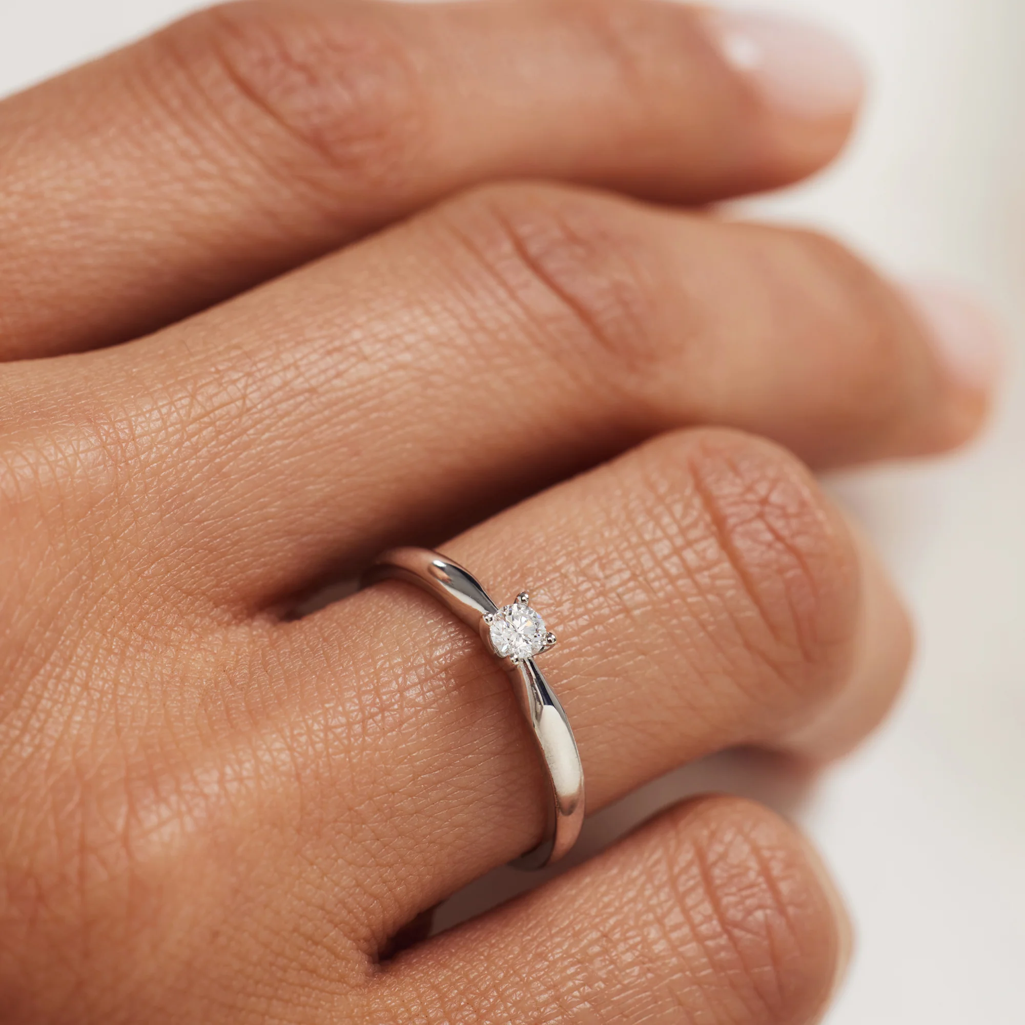De la Paix Christine 14 karat white gold ring with diamond 0.10 carat - Image 2
