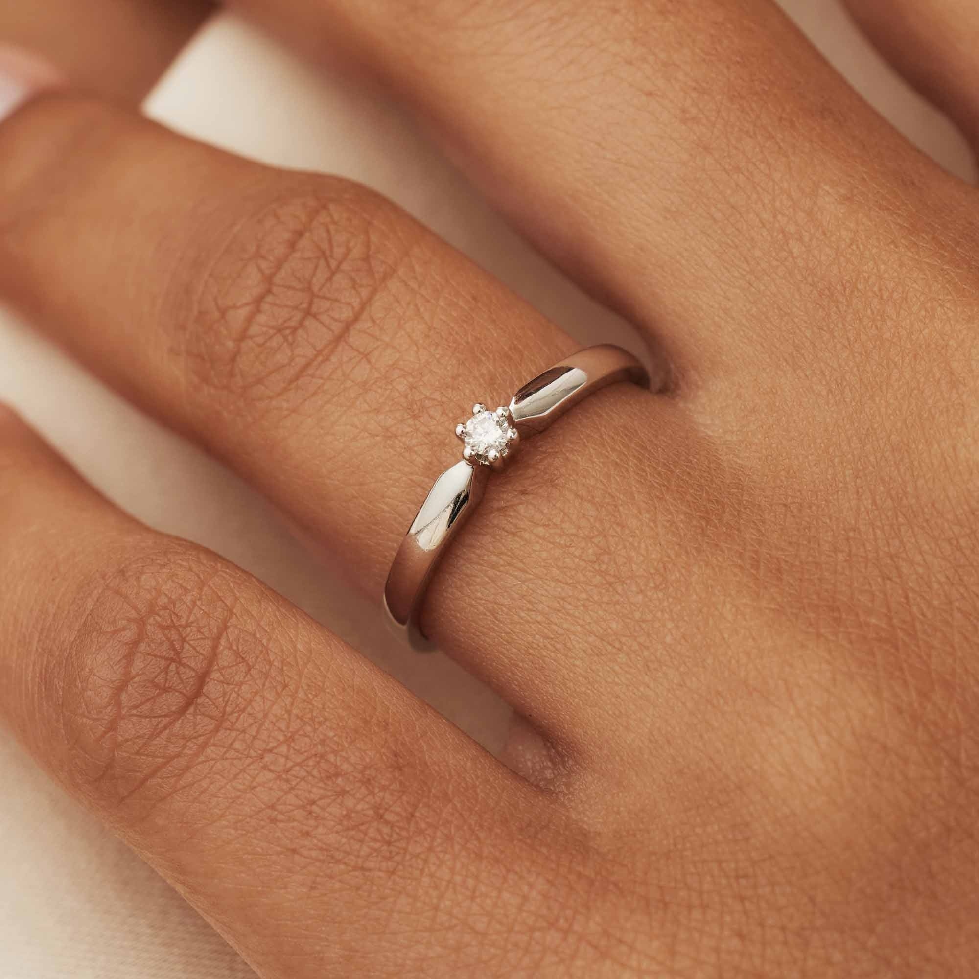 De la Paix Emily 14 karat white gold ring with diamond 0.05 carat - Image 2
