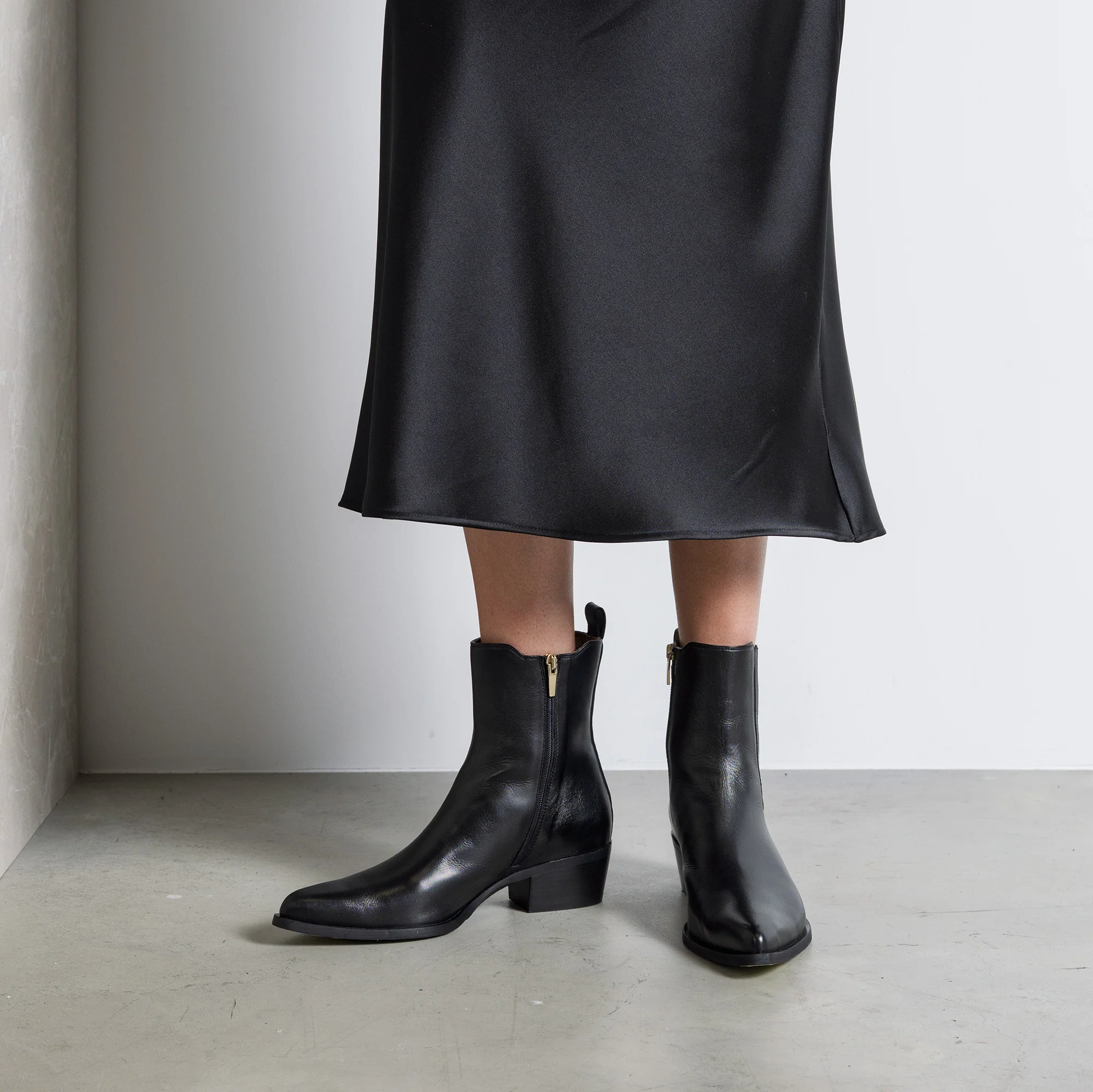 Vendôme Amandine black calfskin leather boots - Image 2