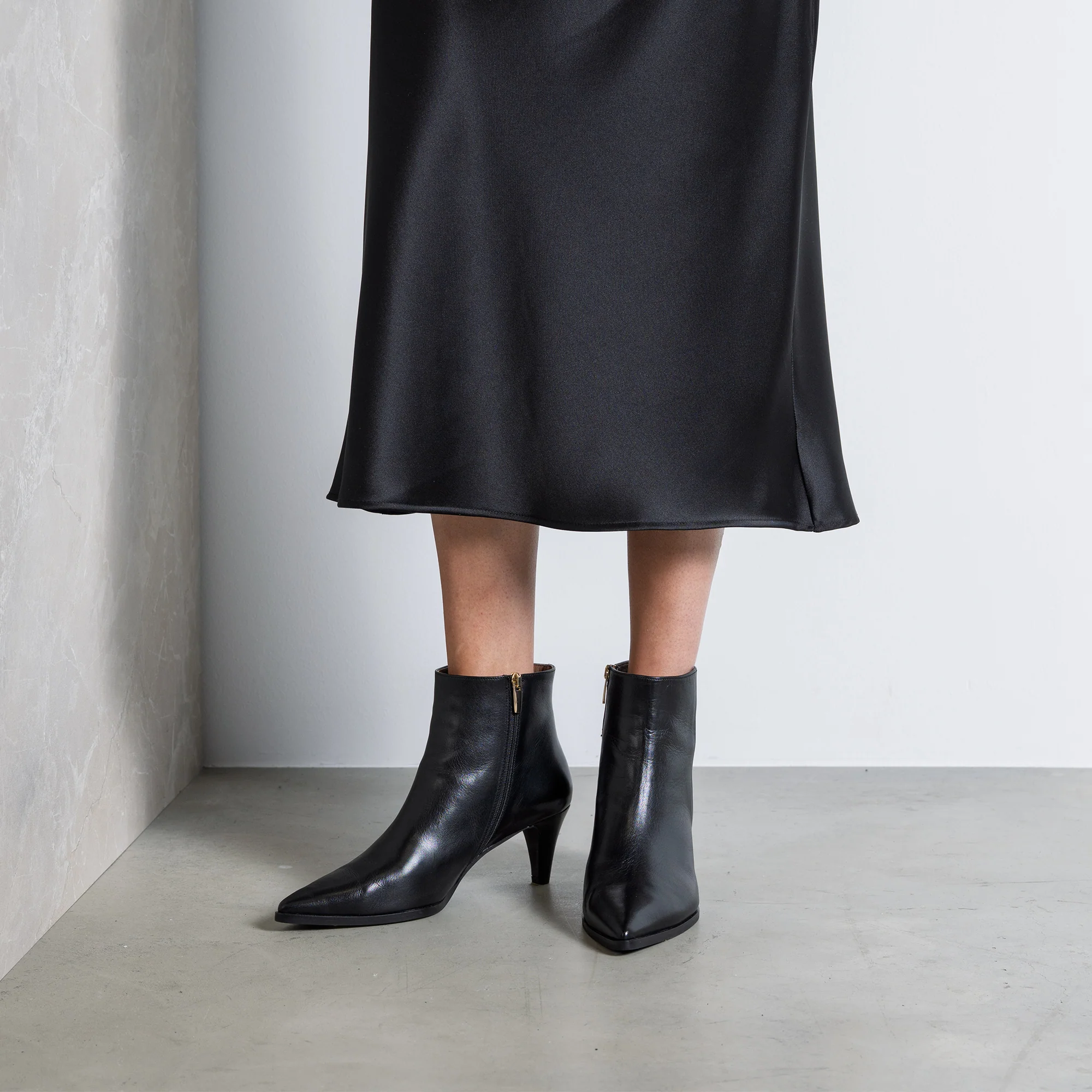 Vendôme Lola black calfskin leather boots - Image 2