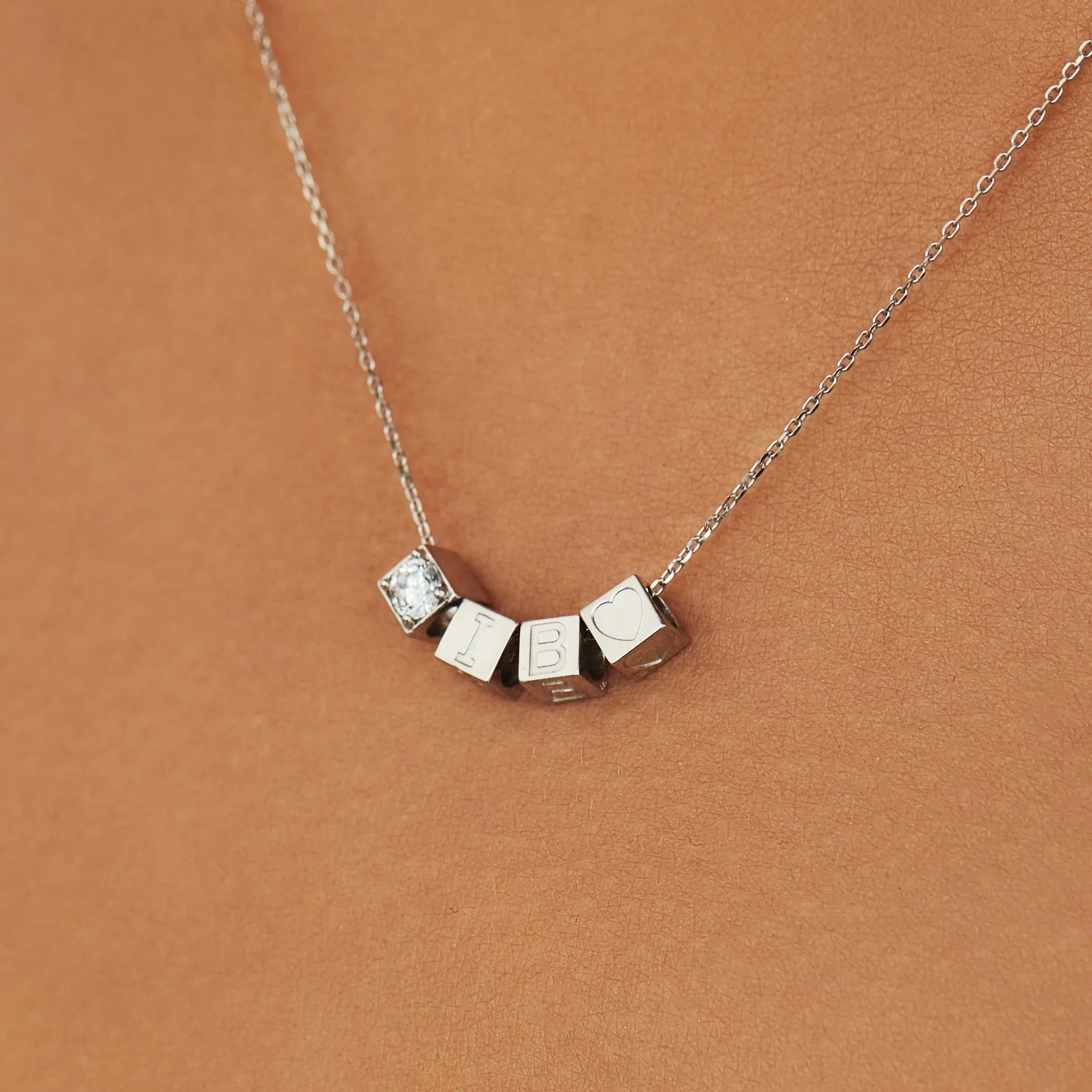 Saint Germain Felie 14 karat white gold cube initial charm with letter - Image 4