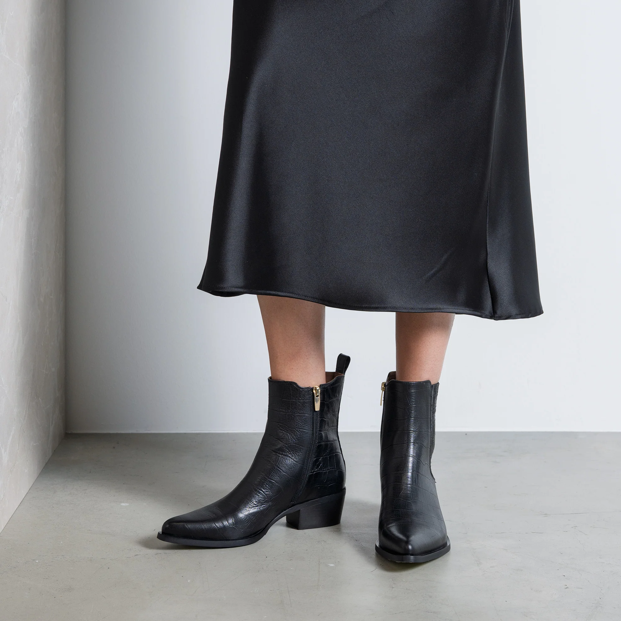 Vendôme Amandine croco black calfskin leather boots - Image 2