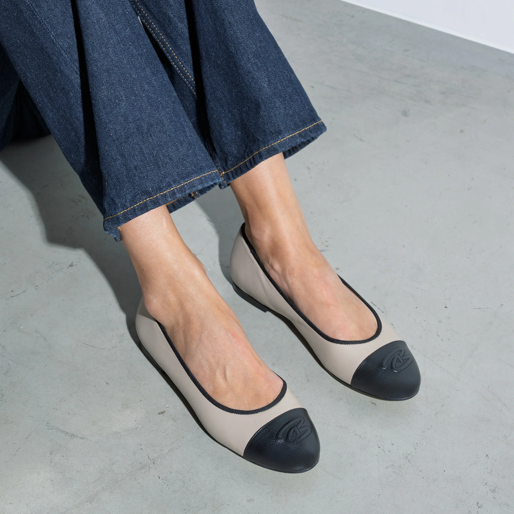 Vendôme Ynes taupe calfskin leather ballerinas - Image 2